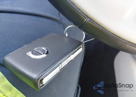 2019 Volvo Xc60 T5 Momentum z USA, uszkodzony, nr VIN LYV102RK1KB350585